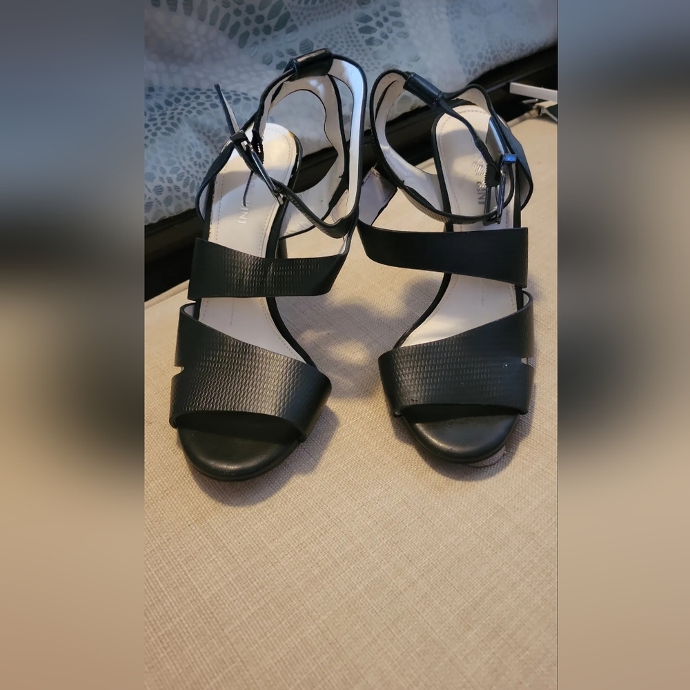 Giani Bini Classic Black Strappy Women's Sandals